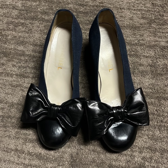 Chanel cap toe heels - Size 39 - Picture 4 of 6